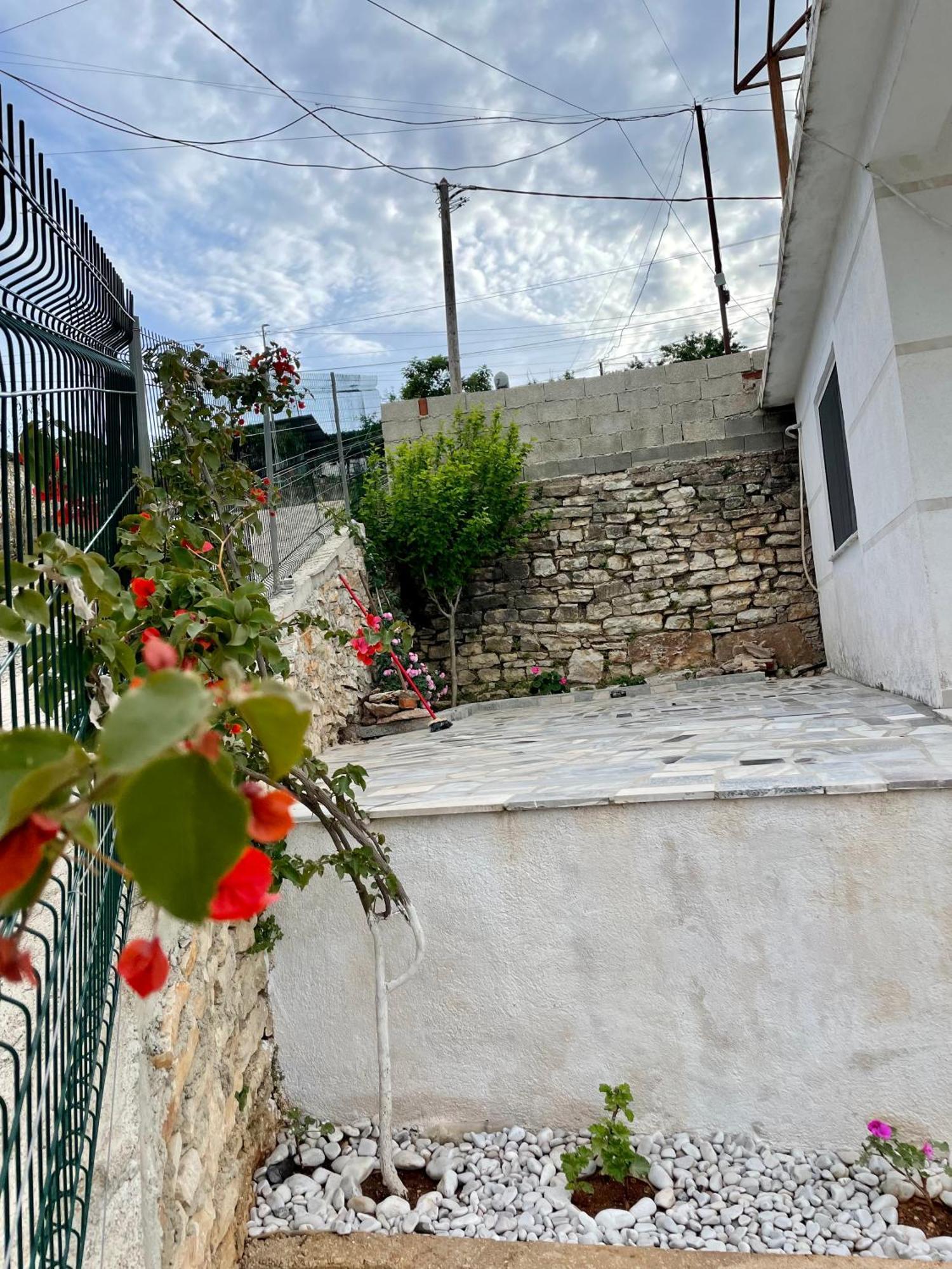 Flora'S Place Sarandë Exterior foto
