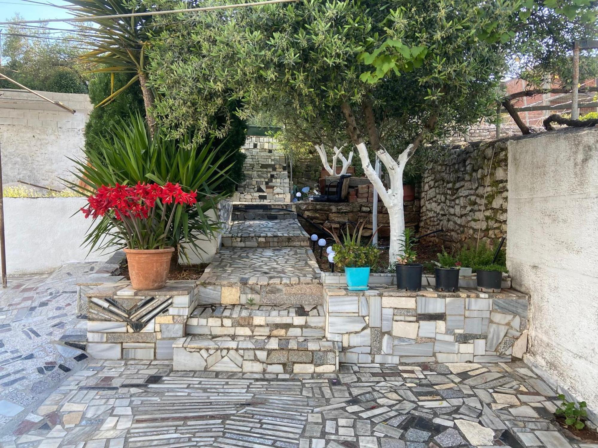 Flora'S Place Sarandë Exterior foto