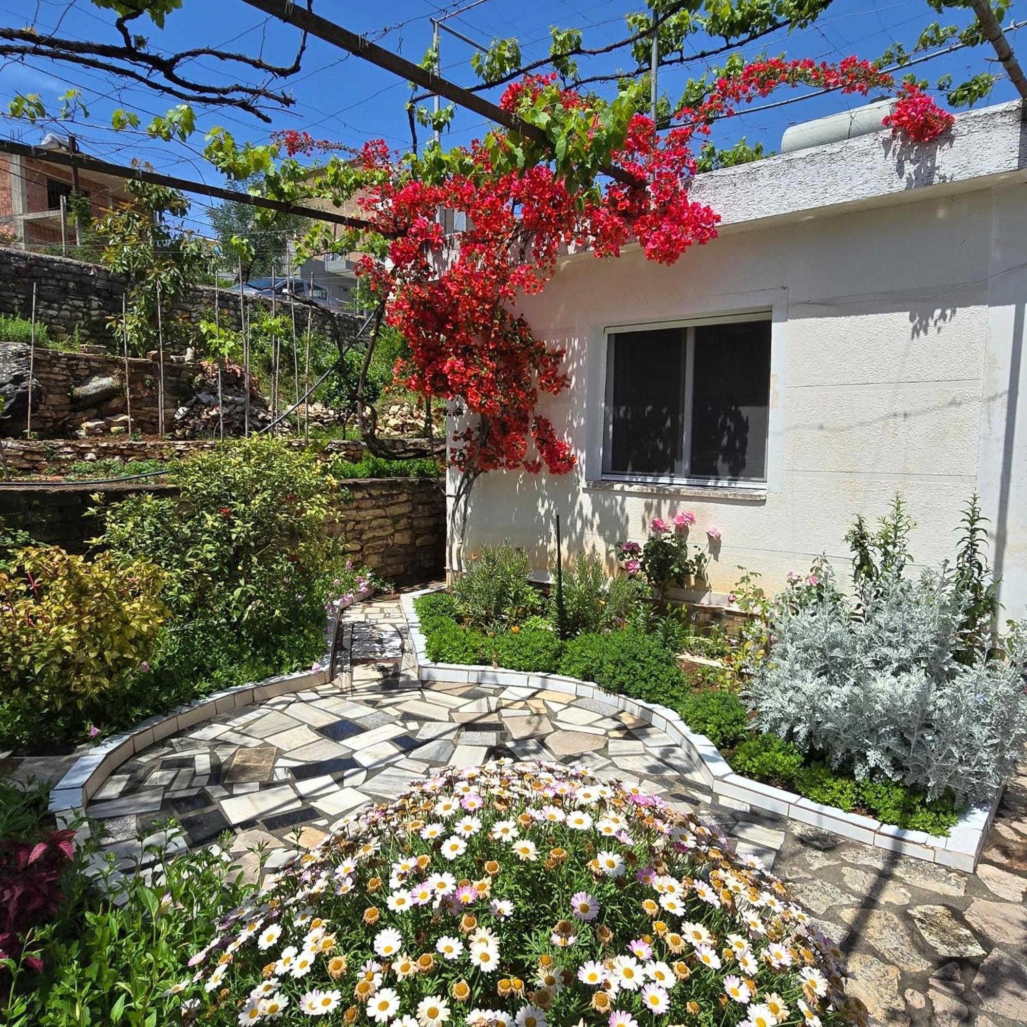 Flora'S Place Sarandë Exterior foto